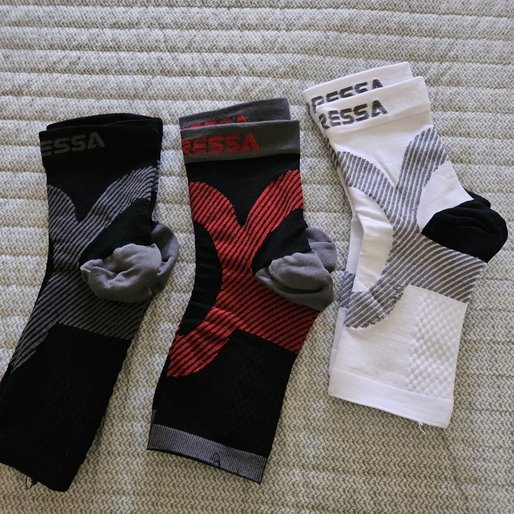 NWT MENS TOELESS COMPRESSION SOCKS